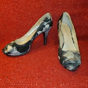 Nine West navy floral peep toe pumps